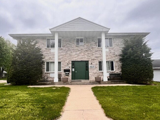 1513 E Harding Dr, Unit 2 Bedroom Apartments