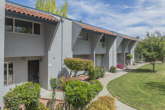 1009 Murrieta Blvd in Livermore, CA - Foto de edificio - Primary Photo