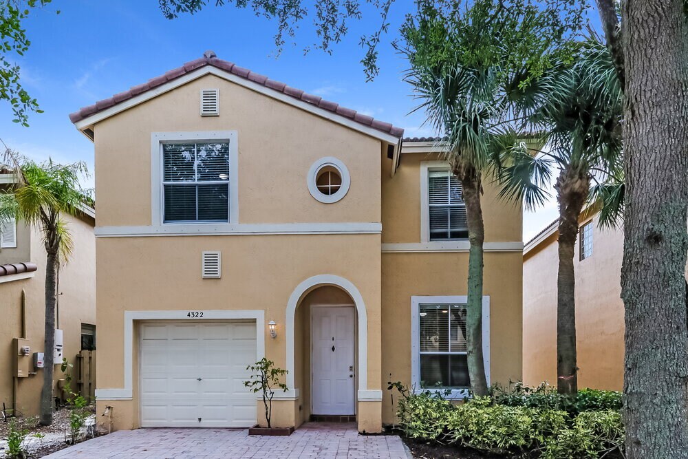 4322 Lake Tahoe Cir in West Palm Beach, FL - Building Photo
