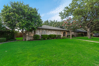 16095 Longvista Dr in Dallas, TX - Building Photo - Building Photo