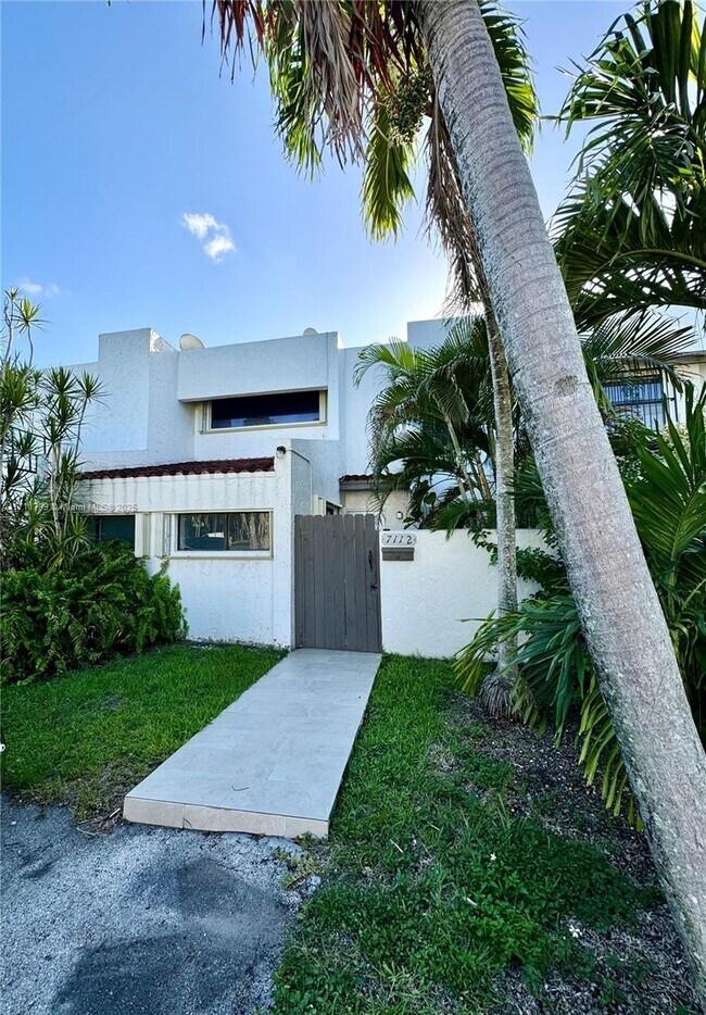 7112 SW 113th Ave in Miami, FL - Building Photo - Building Photo
