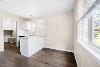 422 Farmington Rd in Westland, MI - Building Photo - Building Photo