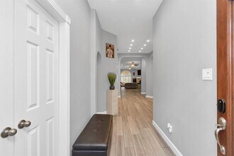 1303 Raintree Cir in Sugar Land, TX - Building Photo - Building Photo