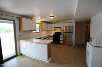 1321 W Newton Dr in Tucson, AZ - Building Photo - Building Photo