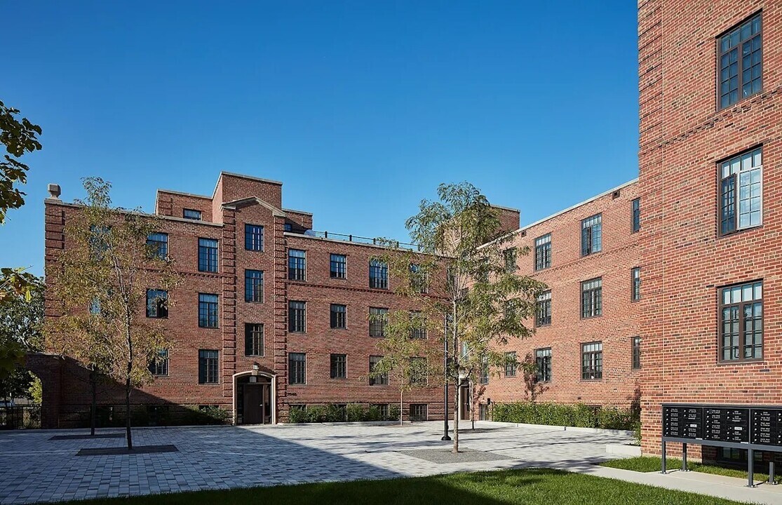 2806 N Leavitt St in Chicago, IL - Building Photo