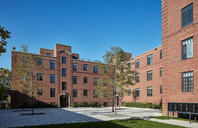 property at 2806 N Leavitt St