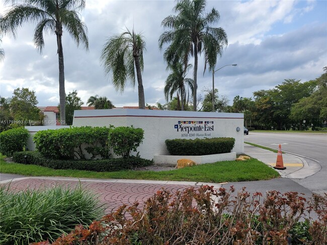 property at 1078 N Hiatus Rd