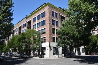 McKenzie Lofts in Portland, OR - Foto de edificio - Building Photo