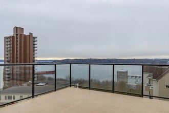 One Saint Helens Apartments in Tacoma, WA - Foto de edificio - Building Photo