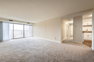 Castlewood Apartments in Lakewood, OH - Foto de edificio - Interior Photo