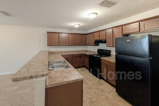 5489 Village Pond Ct in Jacksonville, FL - Building Photo - Building Photo