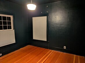 2405 NE 49th Ave in Portland, OR - Foto de edificio - Building Photo