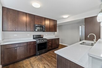 2553 W Summerdale Ave, Unit 2E in Chicago, IL - Building Photo - Building Photo