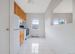 20-07 43rd St in Queens, NY - Building Photo - Building Photo