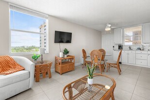 5600 Bonita Beach Rd SW in Bonita Springs, FL - Building Photo