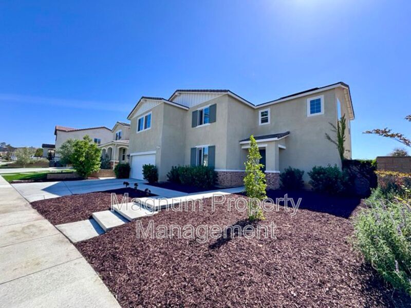 36224 Owens Dr in Winchester, CA - Building Photo