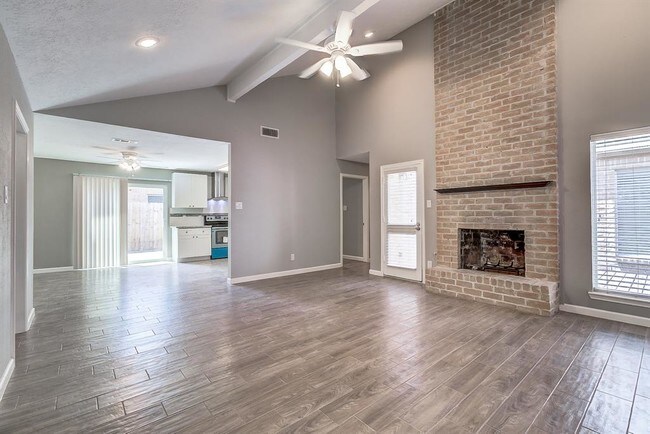 16026 Bear Hill Dr in Houston, TX - Building Photo - Building Photo