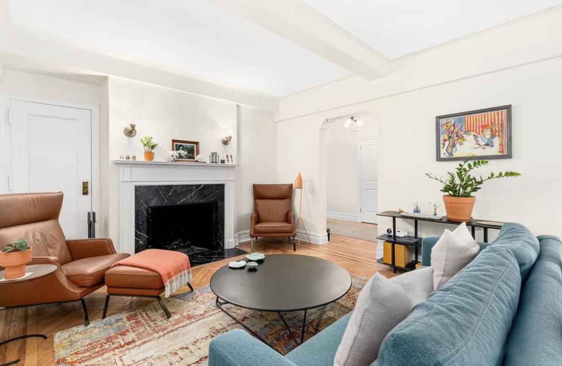 248 E 68th St in New York, NY - Building Photo