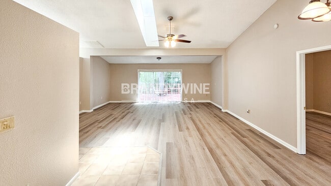 8122 Hathaway Dr in New Port Richey, FL - Building Photo - Building Photo