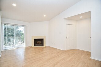11201 Lynbrook Dr, Unit 3823 in Houston, TX - Building Photo - Building Photo