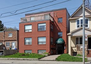 144 Coxwell Ave in Toronto, ON - Building Photo