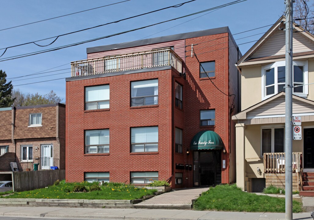144 Coxwell Ave in Toronto, ON - Building Photo