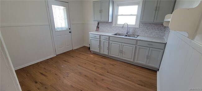 3553 Sherwood Ave in Niagara Falls, NY - Building Photo - Building Photo