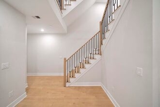 9 SCENIC Ter in Englewood Cliffs, NJ - Building Photo - Building Photo