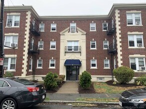 30 Russell St in Quincy, MA - Foto de edificio - Building Photo