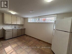 92 Westhumber Blvd in Toronto, ON - Building Photo - Building Photo