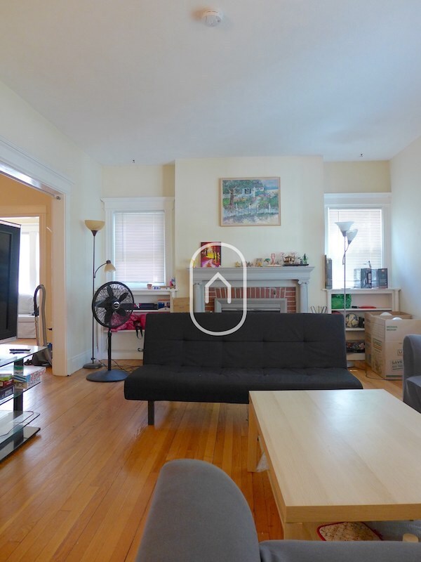 241 Winchester St in Brookline, MA - Building Photo - Building Photo