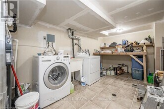 187 Broken Oak Crescent in Kitchener, ON - Building Photo - Building Photo