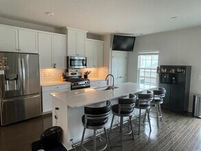 1213 Bradburn Dr in Durham, NC - Foto de edificio - Building Photo