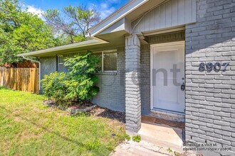 8907 Reininger Dr in San Antonio, TX - Building Photo - Building Photo