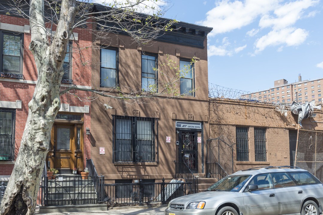 113 Clifton Pl in Brooklyn, NY - Building Photo