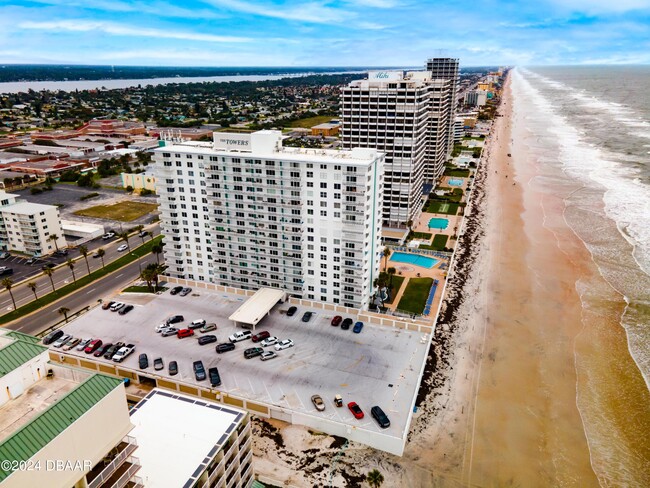 2800 N Atlantic Ave in Daytona Beach, FL - Building Photo - Building Photo