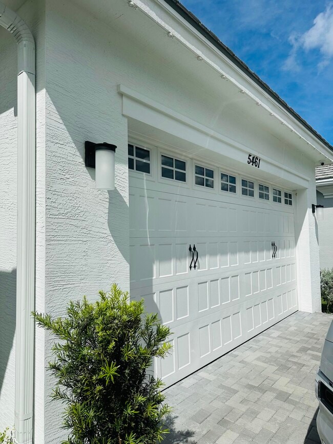 5461 Pecan Dr in Westlake, FL - Building Photo - Building Photo