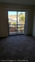 3266 Executive Hills Rd in Las Cruces, NM - Foto de edificio - Building Photo