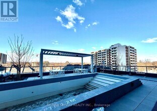 370 Martha St in Burlington, ON - Building Photo - Building Photo