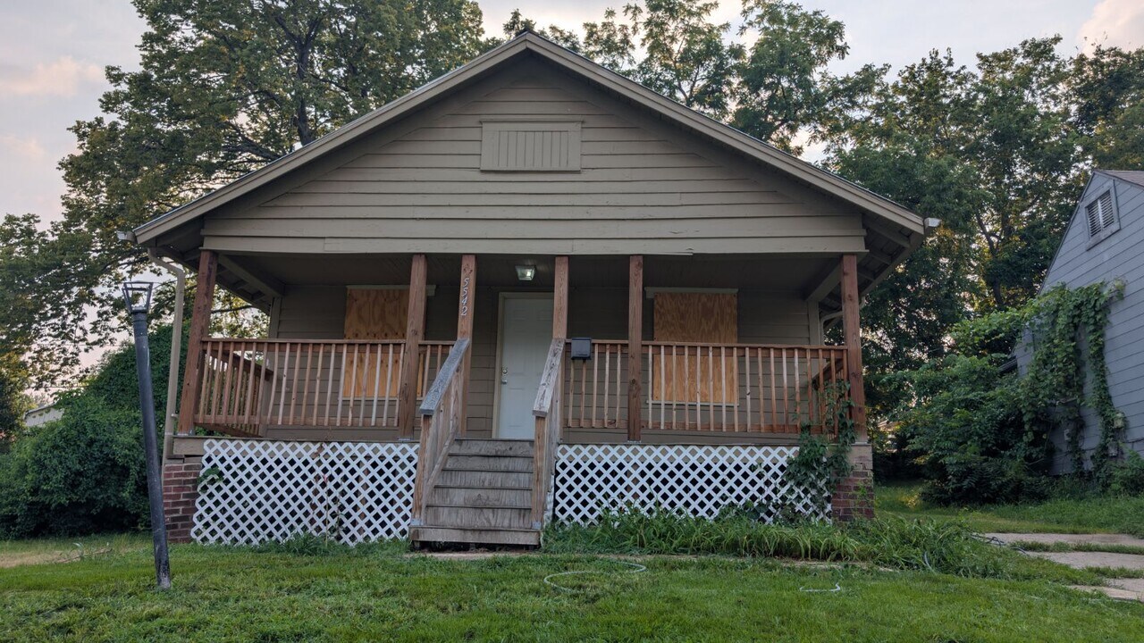 5542 S Benton Ave in Kansas City, MO - Building Photo
