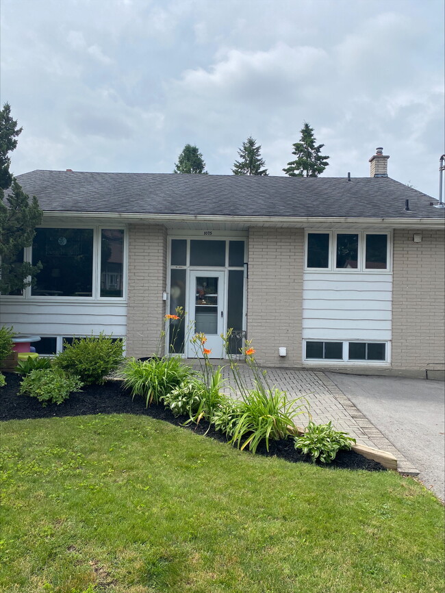 property at 1075 Willowdale Av