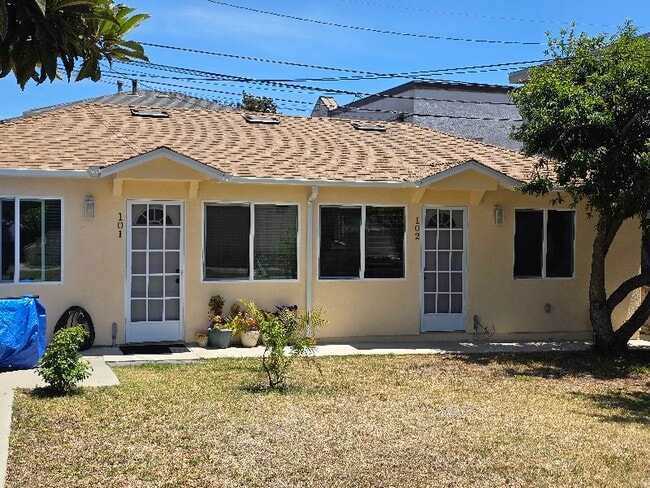 308 E Elmwood Ave in Burbank, CA - Building Photo - Building Photo