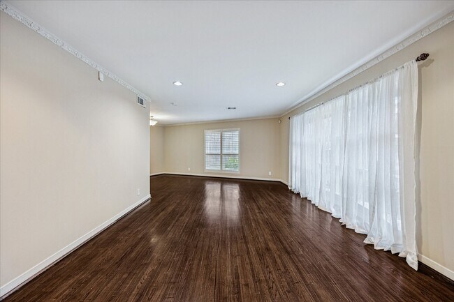 9106 Riddlewood Ln in Houston, TX - Foto de edificio - Building Photo