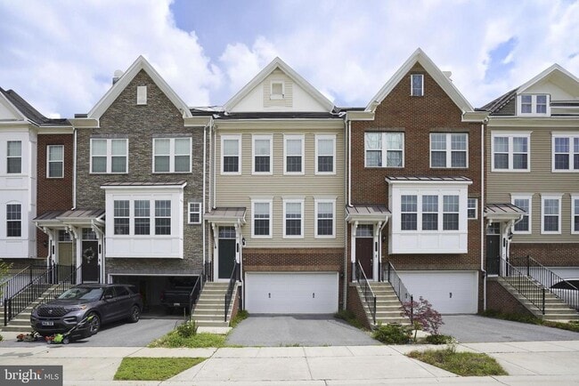 property at 2038 Twisted Oak Pl