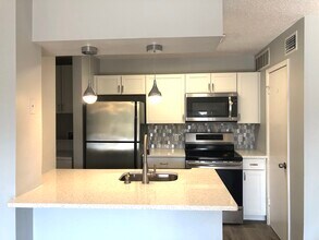 351 Lone Hill Dr, Unit 303 in Altamonte Springs, FL - Building Photo - Building Photo