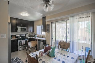 18634 Clark St in Tarzana, CA - Building Photo