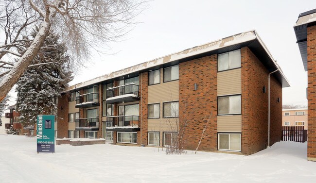 Hilton Manor in Edmonton, AB - Building Photo - Building Photo