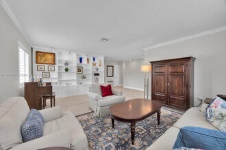 8100 SW 107th St in Miami, FL - Building Photo - Building Photo