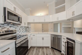 2111 Welch St in Houston, TX - Foto de edificio - Building Photo