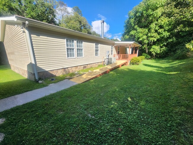 1028 Mayflower Rd in Sale Creek, TN - Building Photo - Building Photo